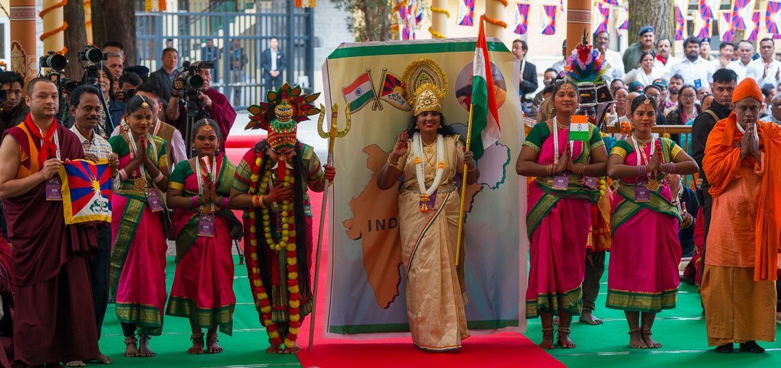 རྒྱ་གར་བོད་དོན་རྒྱབ་སྐྱོར་ཚོགས་པས་བརྟན་བཞུགས་བསྟར་འབུལ་ཞུས་པ།