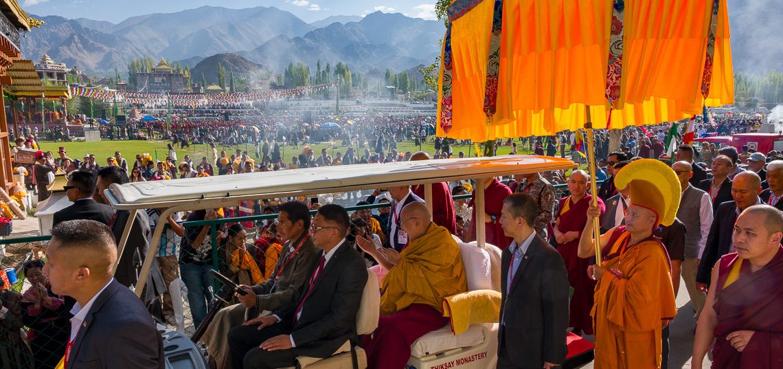 མར་ཡུལ་ལ་དྭགས་ནས་གནས་བཅུ་དང་འབྲེལ་བའི་མདོ་ལུགས་བརྟན་བཞུགས་བསྟར་འབུལ་ཞུས་པ།
