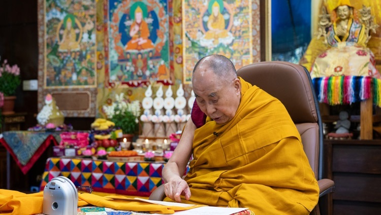 སྤྱི་ནོར་༸གོང་ས་༸སྐྱབས་མགོན་ཆེན་པོ་མཆོག་གིས་རྗེ་ཙོང་ཁ་པ་ཆེན་པོས་མཛད་པའི་རྟེན་འབྲེལ་བསྟོད་པའི་བཤད་ལུང་བཀའ་དྲིན་སྩོལ་བཞིན་པ། པར་བ། བསྟན་འཛིན་འཇམ་དཔལ་ལགས། 