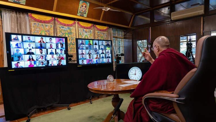 རྒྱ་གར་གྱི་གནའ་རབས་རིག་གཞུང་དང་དེང་དུས་ཀྱི་སློབ་སྦྱོང་གཉིས་ཟུང་འབྲེལ་བྱེད་སྟངས་དང་། དུས་རབས་ཀྱི་ཡར་རྒྱས་དང་ལྷན་སྤྱོད་བཟང་གི་ལམ་ནས་མི་ཚེ་སྐྱེལ་སྟངས་སྐོར་ལ་དྲ་ལམ་བརྒྱུད་བཀའ་སློབ་གནང་བཞིན་པ། ༢༠༢༠།༡༢།༡༥ པར་བ། བསྟན་འཛིན་འཇམ་དཔལ་ལགས། 