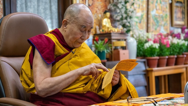 སྤྱི་ནོར་༸གོང་ས་༸སྐྱབས་མགོན་ཆེན་པོ་མཆོག་གིས་བྱང་ཨ་རིའི་ས་གནས་བོད་རིགས་རྣམས་ཀྱིས་ཇི་ལྟར་གསོལ་འདེབས་ཞུས་དོན་ལྟར་དྲ་ལམ་བརྒྱུད་དགེ་བཤེས་གླང་རི་ཐང་པས་མཛད་པའི་བློ་སྦྱོང་ཚིགས་བརྒྱད་མ་དང་། རྒྱལ་སྲས་ཐོགས་མེད་བཟང་པོས་མཛད་པའི་ལག་ལེན་སོ་བདུན་མའི་ཆོས་འབྲེལ་བཀའ་དྲིན་སྩོལ་བཞིན་པ། ༢༠༢༠།༡༢།༢༧ པར་བ། བསྟན་འཛིན་འཇམ་དཔལ་ལགས། 
