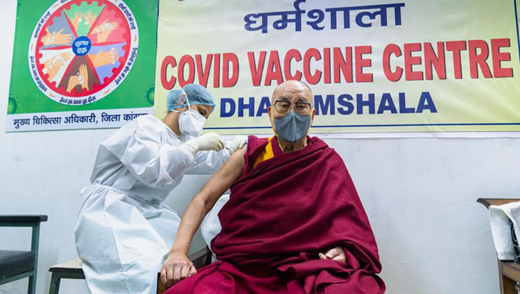 སྤྱི་ནོར་༸གོང་ས་༸སྐྱབས་མགོན་ཆེན་པོ་མཆོག་གིས་ཀོ་རི་ཡའི་ནང་པ་ཚོས་ཇི་ལྟར་གསོལ་བ་བཏབ་པ་ལྟར་དྲ་ལམ་བརྒྱུད་ཤེས་རབ་སྙིང་པོའི་བཀའ་ཆོས་དབུ་འཛུགས་སྐབས་དྲ་ལམ་བརྒྱུད་ཆོས་ཞུ་བར་འཚམ་འདྲི་གནང་བཞིན་པ། ༢༠༢༡།༡།༥ པར་བ། བསྟན་འཛིན་འཇམ་དཔལ་ལགས། 