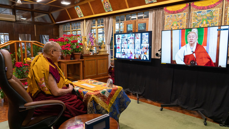 དྲ་ལམ་བརྒྱུད་ཤེས་རབ་སྙིང་པོའི་བཀའ་ཆོས་དབུ་འཛུགས་སྔོན་ཀོ་རིའི་ཡའི་དགེ་སློང་Ven. Jin-Ok ལགས་ཀྱིས་ཀོ་རི་ཡའི་སྐད་ཐོག་ཤེས་རབ་སྙིང་པོ་གསུངས་འདོན་གནང་བཞིན་པ།  ༢༠༢༡།༡།༥ པར་བ། བསྟན་འཛིན་འཇམ་དཔལ་ལགས། 