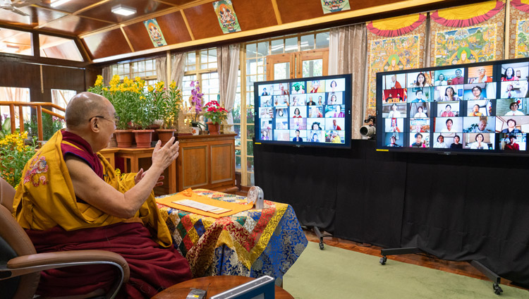 དྲ་ལམ་བརྒྱུད་གསུང་ཆོས་ཞུ་མཁན་རྣམས་ཀྱིས་སྤྱི་ནོར་༸གོང་ས་༸སྐྱབས་མགོན་ཆེན་པོ་མཆོག་ལ་གསོལ་འདེབས་ཞུ་བཞིན་པ། ༢༠༢༡།༡།༧ པར་བ། བསྟན་འཛིན་འཇམ་དཔལ་ལགས། 