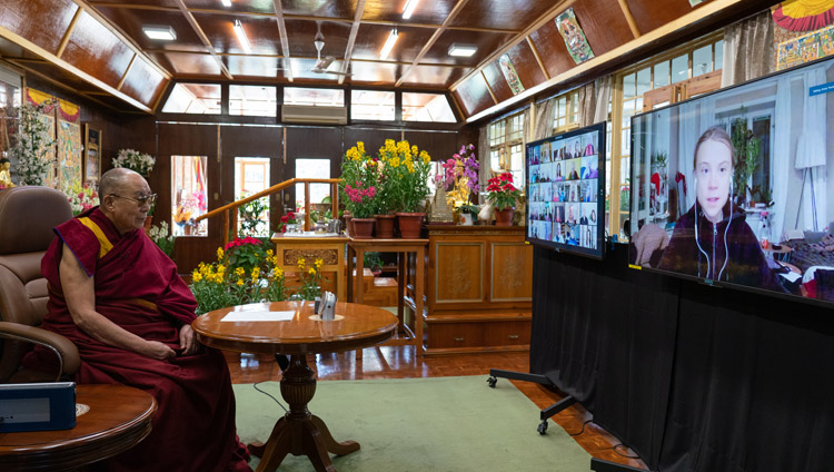 སྤྱི་ནོར་༸གོང་ས་༸སྐྱབས་མགོན་ཆེན་པོ་མཆོག་གིས་བགྲོ་གླེང་ལས་རིམ་ནང་སའི་གོ་ལའི་གནམ་གཤིས་སྲུང་སྐྱོབ་དང་ཁོར་ཡུག་ལས་འགུལ་བ་གྲགས་ཆེན་གཞོན་ནུ་མ་གྷེ་རེ་ཊ་ཐན་བྷག་(Greta Thunberg) ལགས་ཀྱི་གསུང་བཤད་ལ་གསན་བཞིན་པ། ༢༠༢༡།༡།༡༠ པར་པ། བསྟན་འཛིན་འཇམ་དཔལ་ལགས། 