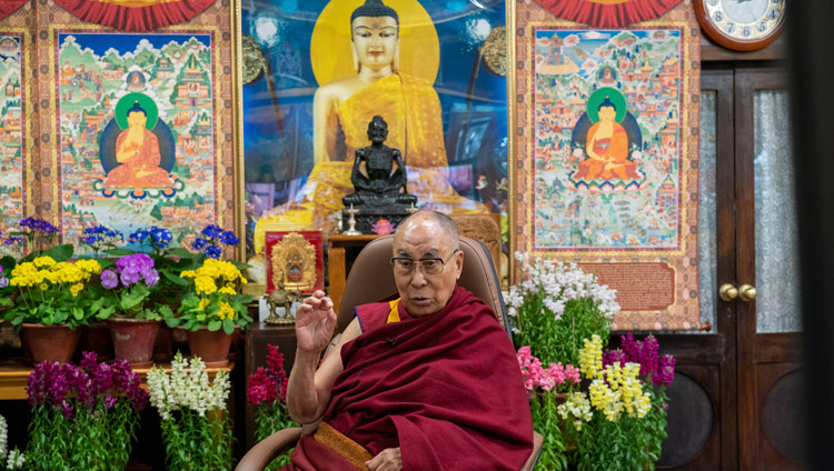 སྤྱི་ནོར་༸གོང་ས་༸སྐྱབས་མགོན་ཆེན་པོ་མཆོག་གིས་རྡ་རམ་ས་ལའི་བཞུགས་སྒར་ཕོ་བྲང་དུ་དྲ་ལམ་བརྒྱུད་སོག་རིགས་གཞོན་སྐྱེས་ཚོར་ནང་ཆོས་དང་ཚན་རིག་གི་སྐོར་ནས་བཀའ་སློབ་སྩོལ་བཞིན་པ། ༢༠༢༡།༣།༡༡ པར་བ། བསྟན་འཛིན་འཇམ་དཔལ་ལགས།