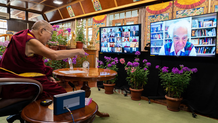 སྤྱི་ནོར་༸གོང་ས་༸སྐྱབས་མགོན་ཆེན་པོ་མཆོག་གིས་ཡུ་རོབ་སེམས་དང་སྲོག་གི་སྡེ་ཚན་གྱི་ཚོགས་མི་པཱིར་ལུའི་ཇི་ལུའི་སཱེ་ (Pier Luigi Luisi) ལགས་ཀྱི་དྲི་བར་བཀའ་ལན་གནང་བཞིན་པ། ༢༠༢༡།༠༦།༡༡ པར་བ། བསྟན་འཛིན་འཇམ་དཔལ་ལགས། 
