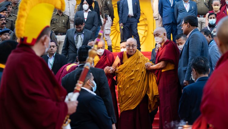 སྤྱི་ནོར་༸གོང་ས་༸སྐྱབས་མགོན་ཆེན་པོ་མཆོག་རྡོར་གདན་མཆོད་རྟེན་ཆེན་མོར་གནས་གཟིགས་སུ་ཆིབས་བསྒྱུར་བསྐྱངས་བཞིན་པ། ༢༠༢༢།༡༢།༢༣པར་བ། བསྟན་འཛིན་ཆོས་འབྱོར་ལགས།