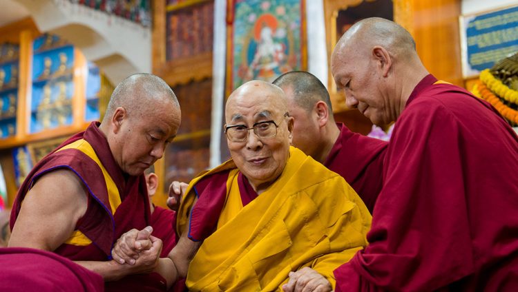 བོད་ཀྱི་ཆབ་སྲིད་བཙོན་ཟུར་དང་སུད་སི་ལྷ་ས་བུའི་མཐུན་གྲོགས་ཚོགས་པ་གཉིས་ནས་བརྟན་བཞུགས་བསྟར་འབུལ།