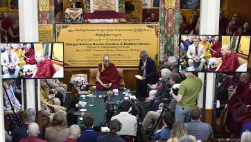 ར་ཤི་ཡའི་ཚན་རིག་མཁས་དབང་དང་ནང་པའི་མཁས་དབང་དབར་གྱི་བགྲོ་གླེང་ཐེངས་ ༢ པ་དབུ་འཛུགས་མཛད་པ།