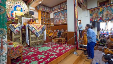 བོད་རིགས་གཞོན་སྐྱེས་ལ་སྤྱོད་འཇུག་ཆེན་མོའི་བཤད་ལུང་འཕྲོ་སྐྱོང་མཛད་པ།
