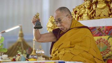 འཇིགས་བྱེད་དཔའ་གཅིག་གི་བཀའ་དབང་བཀའ་དྲིན་སྩལ་བ།