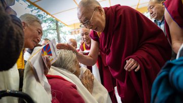 ས་ཕག་ལོའི་ལོ་སར་དང་འབྲེལ་གཞིས་བྱེས་བོད་མི་ཡོངས་ལ་སྩལ་བའི་བཀའ་སློབ།