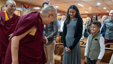 འཛམ་གླིང་ཇེ་བཟང་དུ་གཏོང་ཐབས་སྐོར་བཀའ་སློབ་སྩལ་བ།