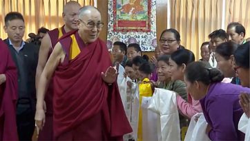 སཾ་བྷོ་ཊ་བོད་སློབ་ཚོགས་པའི་ལས་ཟུར་རྣམས་ལ་མཇལ་ཁ་དང་བཀའ་སློབ་སྩལ་བ།