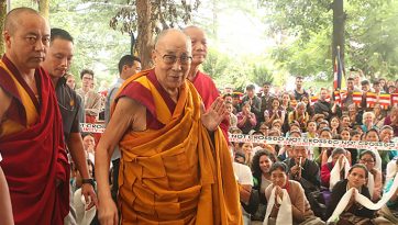 གཞུང་ཞབས་ཟུར་པ་ཐུན་མོང་ནས་བརྟན་བཞུགས་བསྟར་འབུལ།