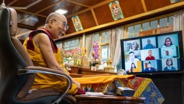 དབུ་མ་འཇུག་པའི་གསུང་ཆོས་གནང་སྒོ་ལེགས་པར་གྲུབ་པ།