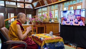 ཨེ་ཤི་ཡའི་དད་ལྡན་ཆོས་ཞུ་པར་གསུང་ཆོས་གནང་སྒོ་ལེགས་པར་གྲུབ་པ། 