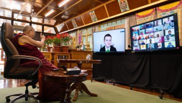 འཛམ་གླིང་ཞི་བདེའི་ཆེད་འཕྱར་བ་གྲུ་འདེགས་ཞེས་པའི་བརྗོད་གཞིའི་ཐོག་བཀའ་སློབ་སྩལ་བ།