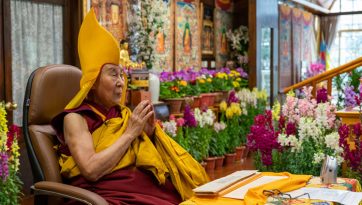 ཆོ་འཕྲུལ་དུས་ཆེན་ཉིན་སྐྱེས་རབས་དང་དབུ་མ་རིན་ཕྲེང་། སེམས་བསྐྱེད་ཀྱི་ཆོས་འབྲེལ་བཅས་བཀའ་དྲིན་སྩལ་བ།