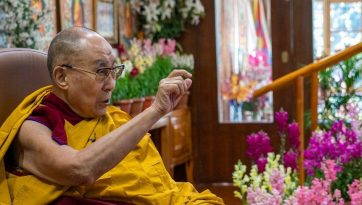 སོག་པོའིི་དད་ལྡན་ཆོས་ཞུ་བ་རྣམས་ལ་ལམ་གཙོ་རྣམ་གསུམ་གྱི་ཆོས་འབྲེལ་བཀའ་དྲིན་སྩལ་བ།