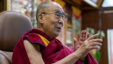 གོ་ལའི་ཉིན་མོར་གནང་བའི་གསུང་འཕྲིན།