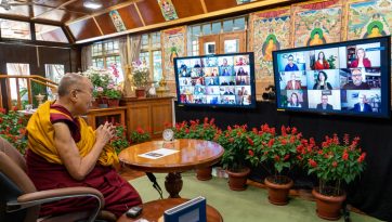 སྙིང་རྗེ་དང་ཆེ་མཐོང་ཞེས་པའི་བརྗོད་གཞིའི་ཐོག་བཀའ་སློབ།