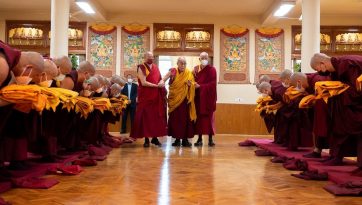 བསྙེན་རྫོགས་ཀྱི་སྡོམ་པ་འབོག་ཆོག་མཛད་པ།