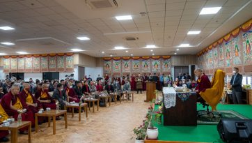 འཁྲུངས་སྐར་ཉིན་༸གོང་ས་ཏཱ་ལའི་བླ་མ་དཔེ་མཛོད་དང་ཡིག་ཚགས་ཁང་དབུ་འབྱེད་མཛད་སྒོར་ཆིབས་བསྒྱུར་བསྐྱངས་པ། 