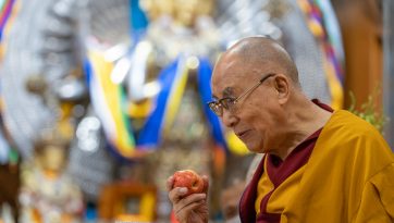 སྐུའི་འཁྲུངས་སྐར་ལ་བཀྲ་ཤིས་བདེ་ལེགས་ཀྱི་འཚམ་འཕྲིན་འབྱོར་བ་ལ་གསུང་འཕྲིན། 