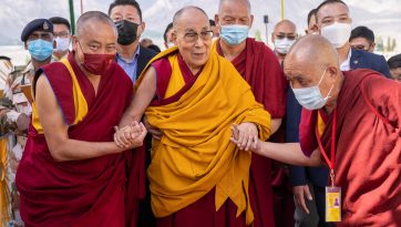 བསོད་ནམས་གླིང་གླེ་བྱང་མི་མང་ལ་བླང་དོར་བཀའ་སློབ་སྩལ་བ། 