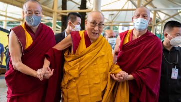 ལྷོ་ཤར་ཨེ་ཤེ་ཡའི་དད་ལྡན་ཆོས་ཞུ་བར་གསུང་ཆོས་དབུ་འཛུགས། 