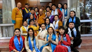 སོག་ཡུལ་གྱི་དད་ལྡན་མཇལ་བཅར་བར་བྱང་ཆུབ་ཀྱི་སེམས་ཀྱི་སྐོར་ལ་བཀའ་སློབ་སྩལ་བ། 