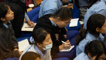 བོད་རིགས་གཞོན་ནུ་རྣམས་ལ་ཆོས་འབྲེལ་ཉིན་དང་པོ། 