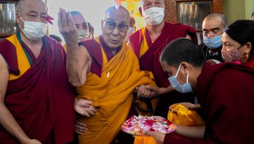 གླེ་ཇོ་ཁང་དུ་ཆིབས་བསྒྱུར་བསྐྱངས་པ། 