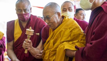 སྒང་ཏོག་ཏུ་ལག་ལེན་སོ་བདུན་མའི་ཆོས་འབྲེལ་དང་བརྟན་བཞུགས་བསྟར་འབུལ་ཞུས་པ། 