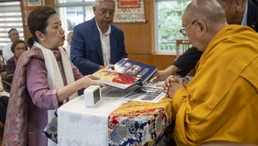 རཱ་མོན་མེག་སེ་སེ་གཟེངས་རྟགས་འབུལ་བཞེས་ཀྱི་མི་ལོ་རེ་ལྔའི་དུས་ཆེན་སྲུང་བརྩི་ཞུས་པ། 