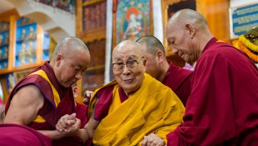 བོད་ཀྱི་ཆབ་སྲིད་བཙོན་ཟུར་དང་སུད་སི་ལྷ་ས་བུའི་མཐུན་གྲོགས་ཚོགས་པ་གཉིས་ནས་བརྟན་བཞུགས་བསྟར་འབུལ།