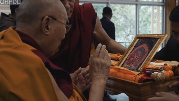 བོད་པ་དང་ཧི་མ་ལ་ཡའི་རི་རྒྱུད་སོགས་ཀྱི་དད་ལྡན་རྣམས་ལ་མཇལ་ཁ་སྩལ་བ།