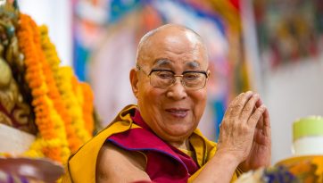 མདོ་ཁམས་ཆུ་བཞི་སྒང་དྲུག་གཞིས་བྱེས་དང་ཧི་མ་ལ་ཡའི་ནང་པའི་རིག་གཞུང་མཐུན་ཚོགས་གཉིས་ནས་བརྟན་བཞུགས་བསྟར་འབུལ་ཞུས་པ།