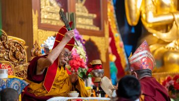 སྔ་འགྱུར་རྙིང་མའི་ཆོས་བརྒྱུད་ནས་གནས་མཆོག་རྡོ་རྗེ་གདན་དུ་བརྟན་བཞུགས་བསྟར་འབུལ་ཞུས་པ།