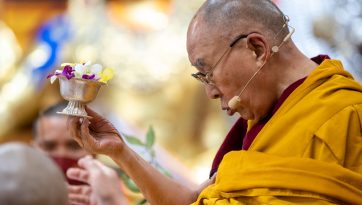 བདེ་མཆོག་ནག་པོ་པའི་བཀའ་དབང་གི་སྟ་གོན་མཛད་པ། 