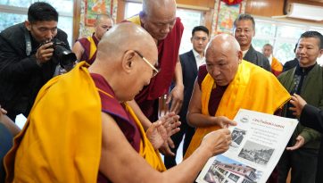 བོད་ཀྱི་དཔེ་མཛོད་ཁང་གི་ལས་བྱེད་ཡོངས་ལ་མཇལ་ཁ་སྩལ་བ། 