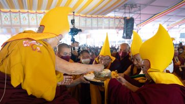 དགེ་ལུགས་པ་སྤྱི་མགྲིན་ནས་བརྟན་བཞུགས་བསྟར་འབུལ་ཞུས་པ། 