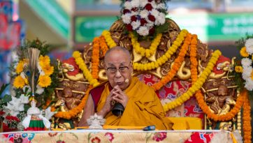 སྒྲོལ་དཀར་ཚེ་དབང་གི་ཆོས་འབྲེལ་བཀའ་དྲིན་སྩལ་བ།