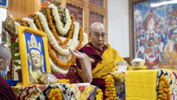 འབྲས་སྒོ་མང་དང་ཆོ་འཕྲུལ་སྨོན་ལམ་ཆེན་མོའི་དགེ་རྩ་ནས་བརྟན་བཞུགས་བསྟར་འབུལ། 