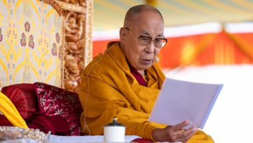 ལམ་སྒྲོན་ལྔ་བཅུའི་དུས་དྲན་དང་དབྱར་ཆོས་ཆེན་མོར་ཆིབས་བསྒྱུར། 