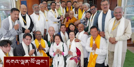 བོད་དོན་རྒྱབ་སྐྱོར་བ་སོགས་དད་ལྡན་ ༤༥༠ སྐོར་ལ་མཇལ་ཁ་སྩལ་བ།