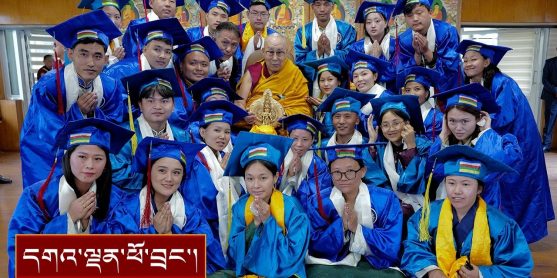 འགྲོ་ཕན་བོད་ཀྱི་སྨན་རྩིས་ཁང་གི་སློབ་ཐོན་པ་རྣམས་དང་དད་ལྡན་ ༣༦༠ སྐོར་ལ་མཇལ་ཁ་སྩལ་བ།