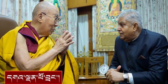 རྒྱ་གར་གྱི་སྲིད་འཛིན་གཞོན་པ་ཟུར་པ་སོགས་ཡུལ་གྲུ་འདྲ་མིན་གྱི་དད་ལྡན་ ༣༠༠ ལྷག་ལ་མཇལ་ཁ་སྩལ་བ།